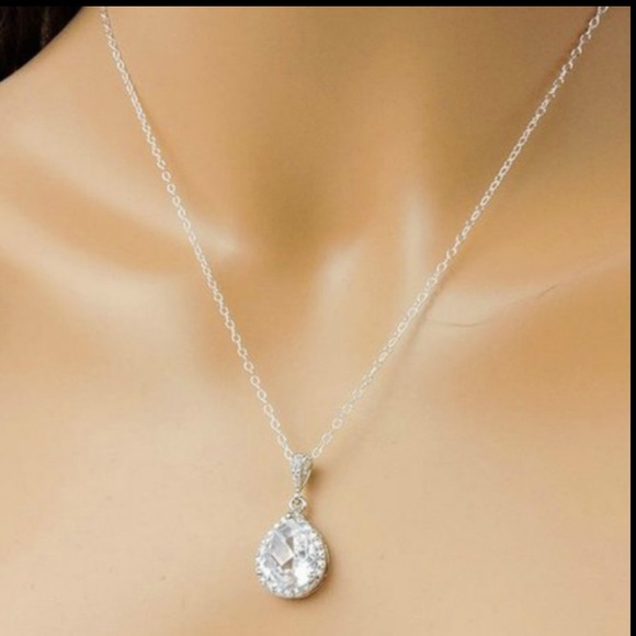 Silver Plated Cubic Zirconia Necklace and Earrings Beautiful Shiny Set NWT - Picture 4 of 5